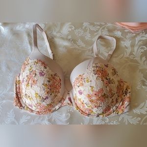 Women's Victoria's Secret Body By Victoria Bra //  36D